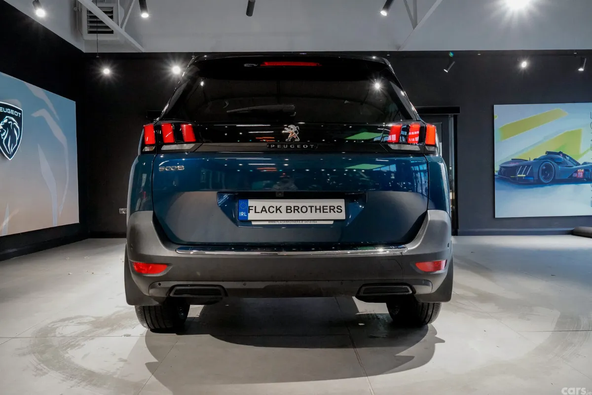Peugeot 5008 MPV, Diesel, 2023, Blue