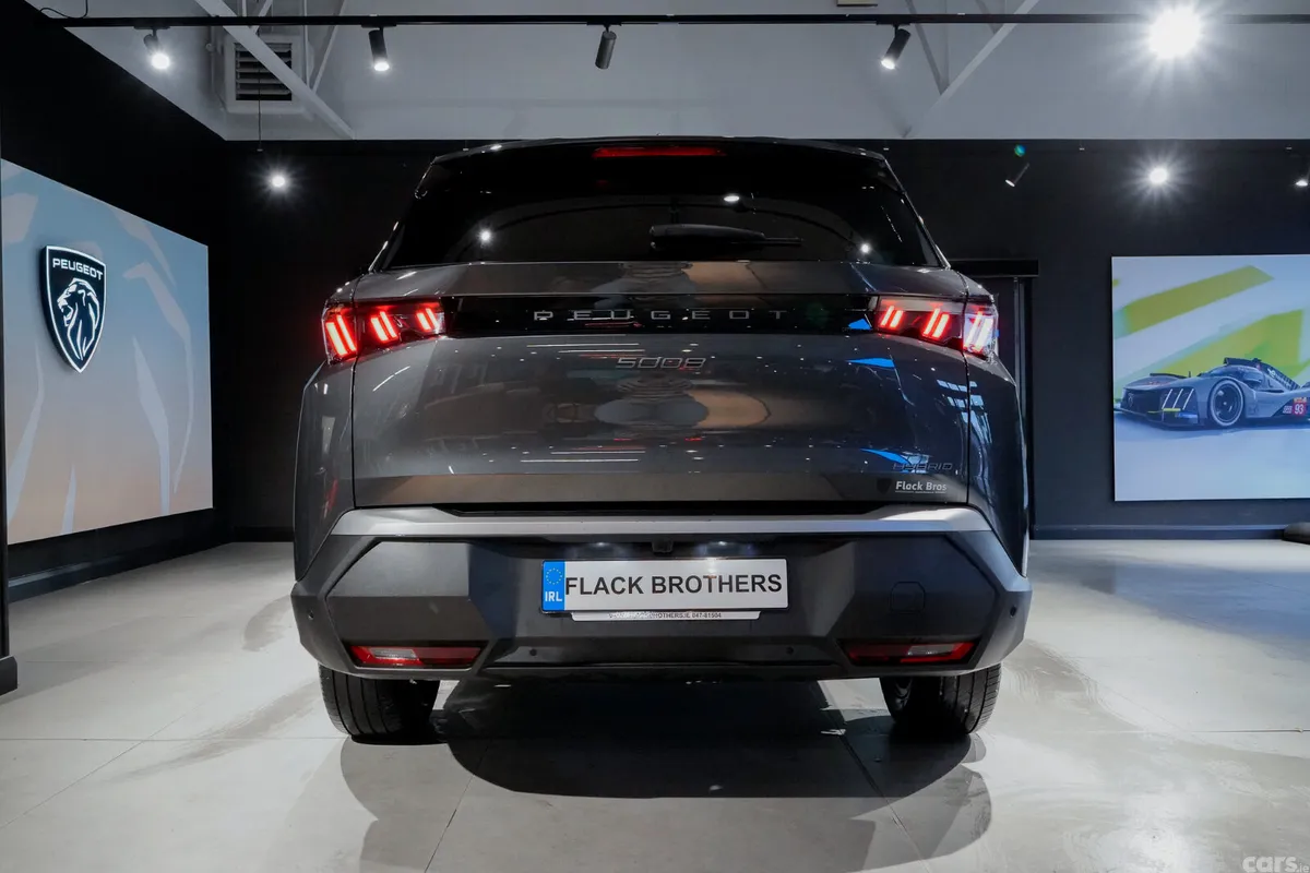Peugeot 5008 MPV, Petrol Hybrid, 2026, Grey