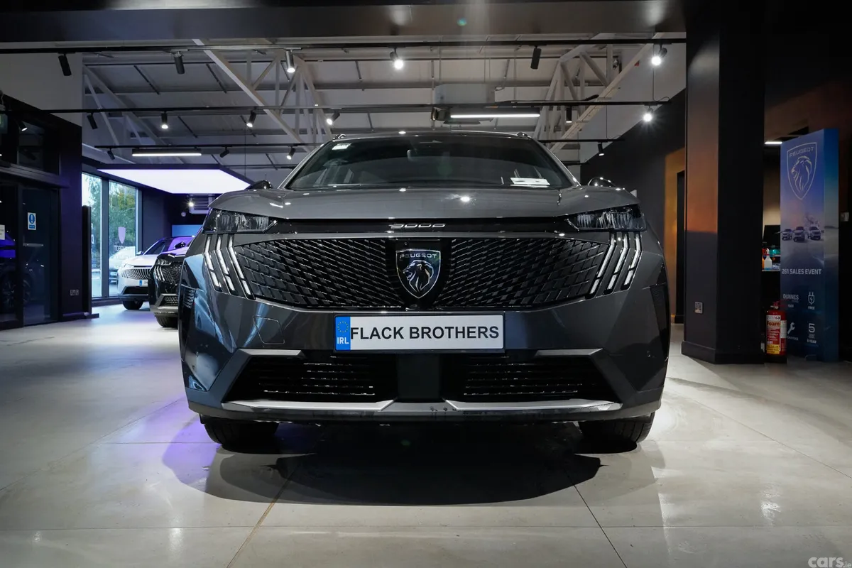 Peugeot 5008 MPV, Petrol Hybrid, 2026, Grey