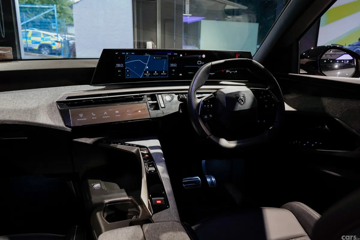 Peugeot 5008 MPV, Petrol Hybrid, 2026, Grey