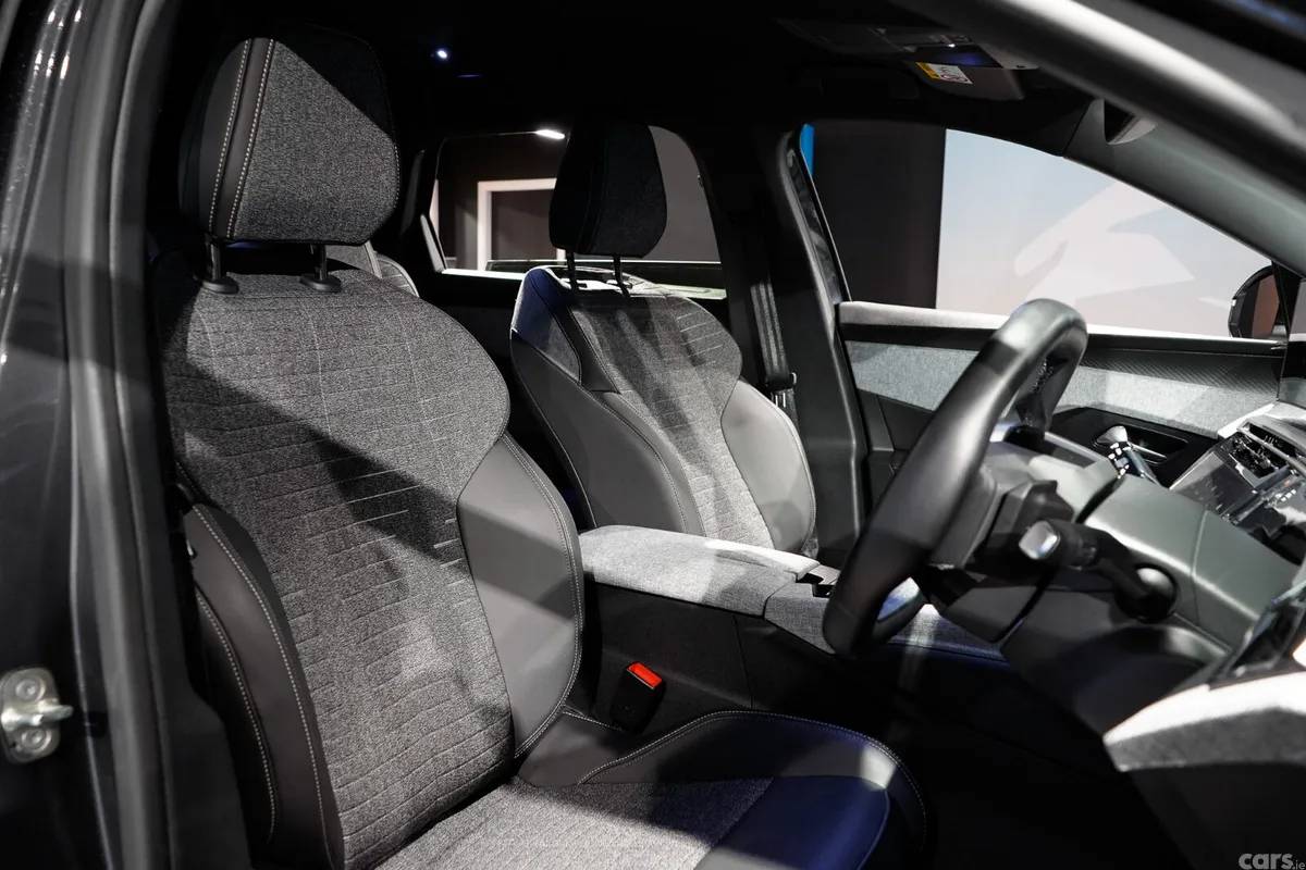 Peugeot 5008 MPV, Petrol Hybrid, 2026, Grey