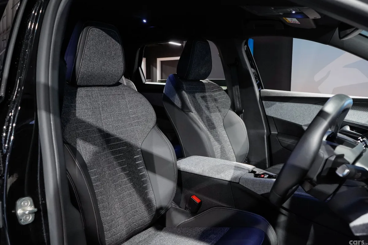Peugeot 5008 MPV, Petrol Hybrid, 2026, Black