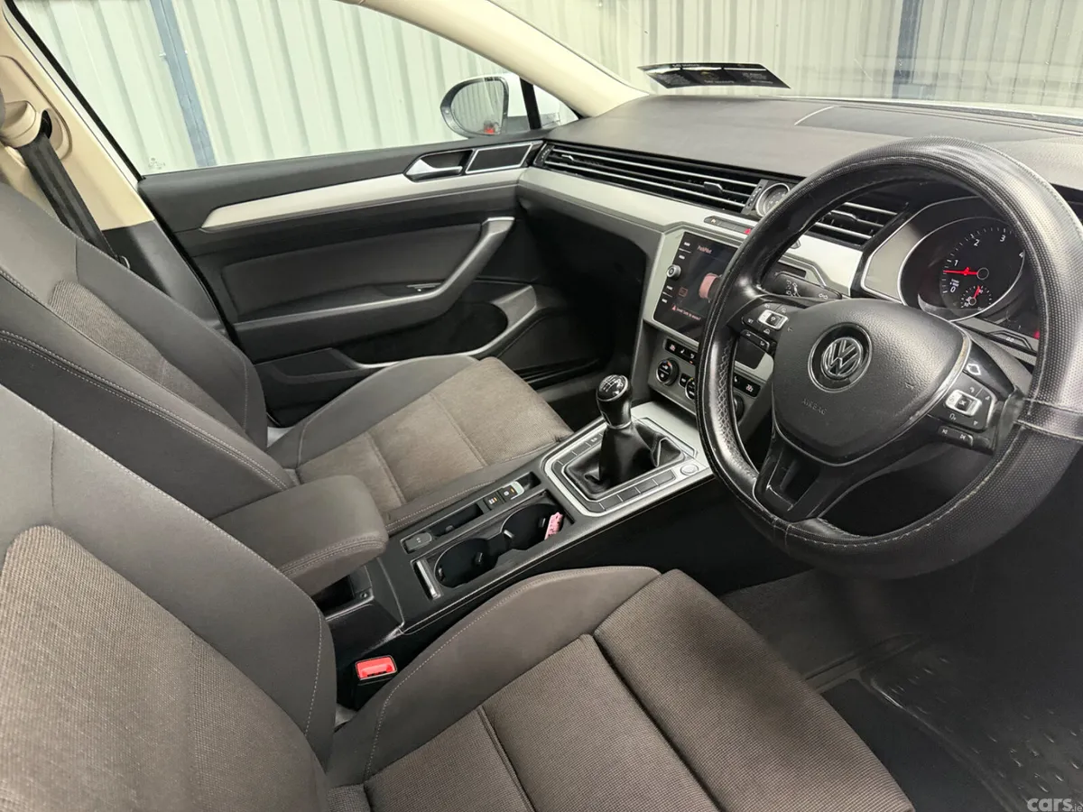 Volkswagen Passat Saloon, Diesel, 2018, White