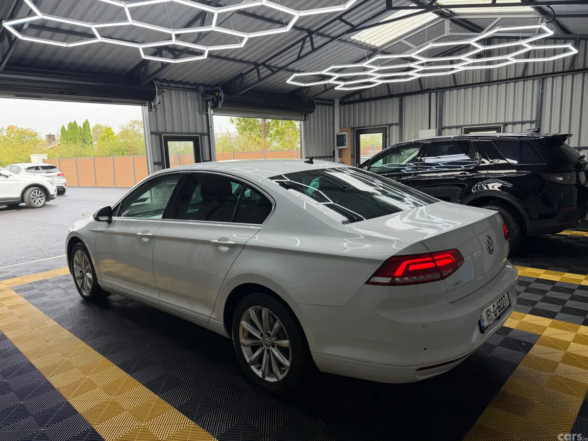 Volkswagen Passat Saloon, Diesel, 2018, White