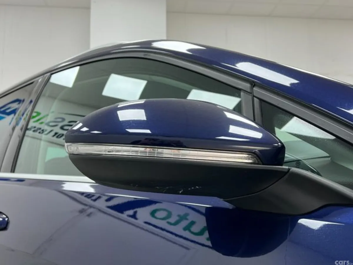 Volkswagen Golf Estate, Petrol, 2019, Blue