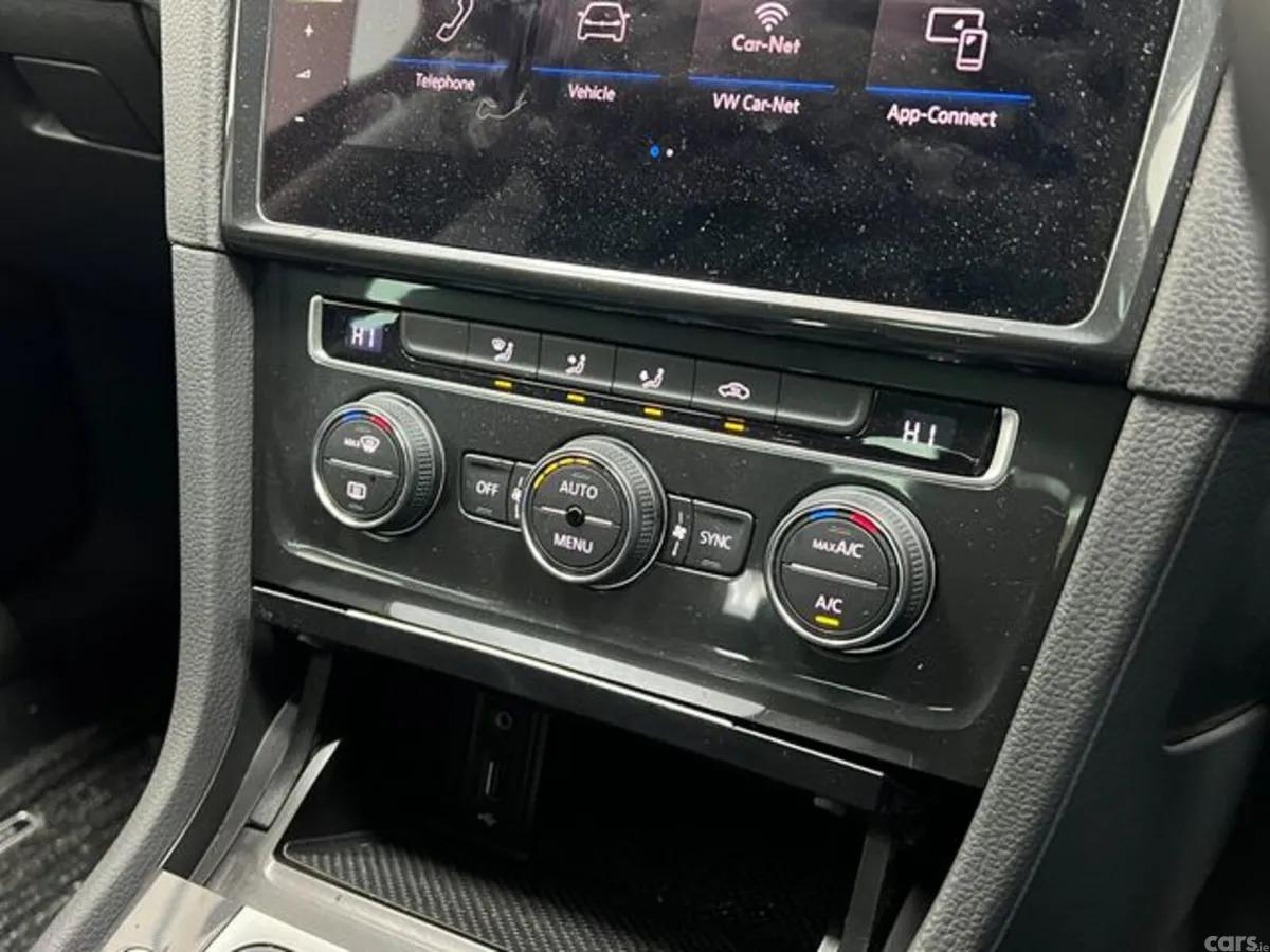 Volkswagen Golf Estate, Petrol, 2020, Red
