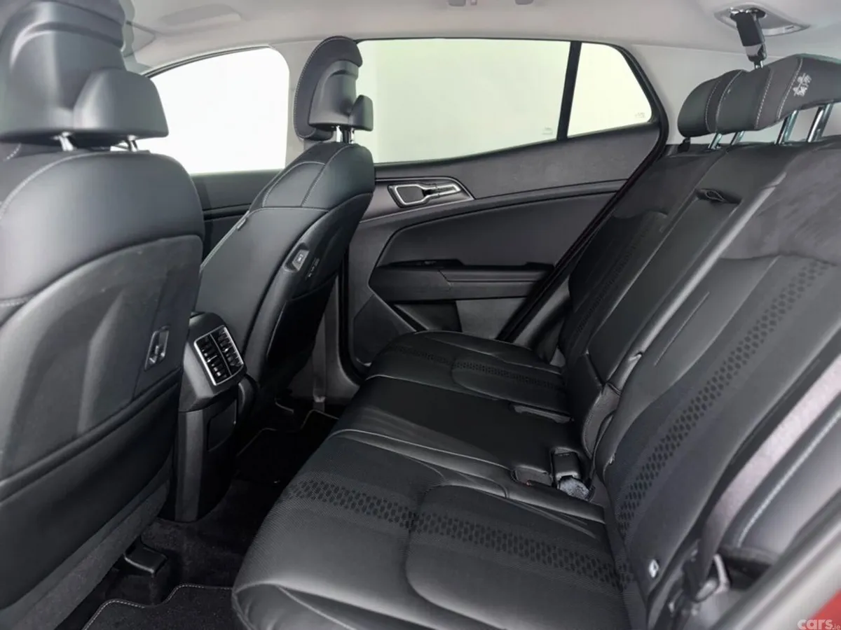 Kia Sportage MPV, Diesel Hybrid, 2026, Red