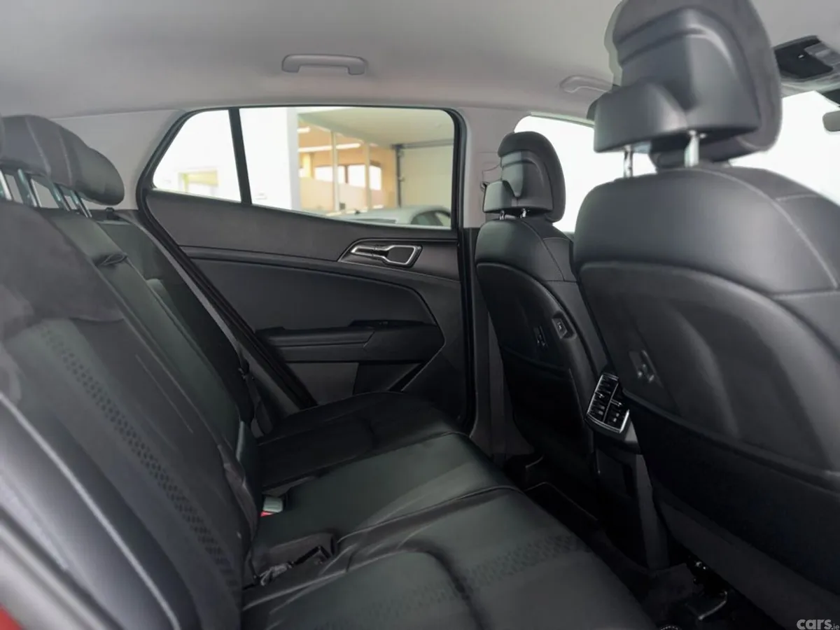 Kia Sportage MPV, Diesel Hybrid, 2026, Red