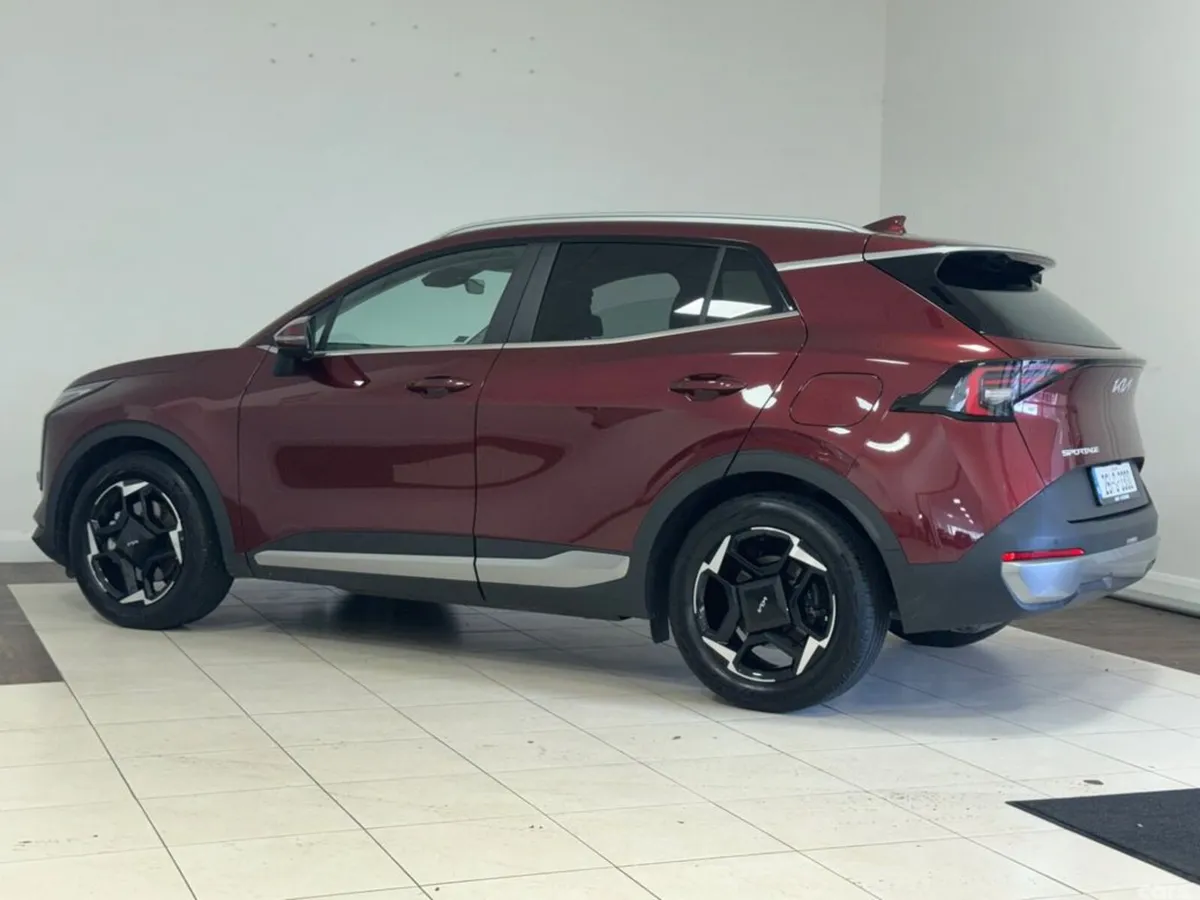 Kia Sportage MPV, Diesel Hybrid, 2026, Red