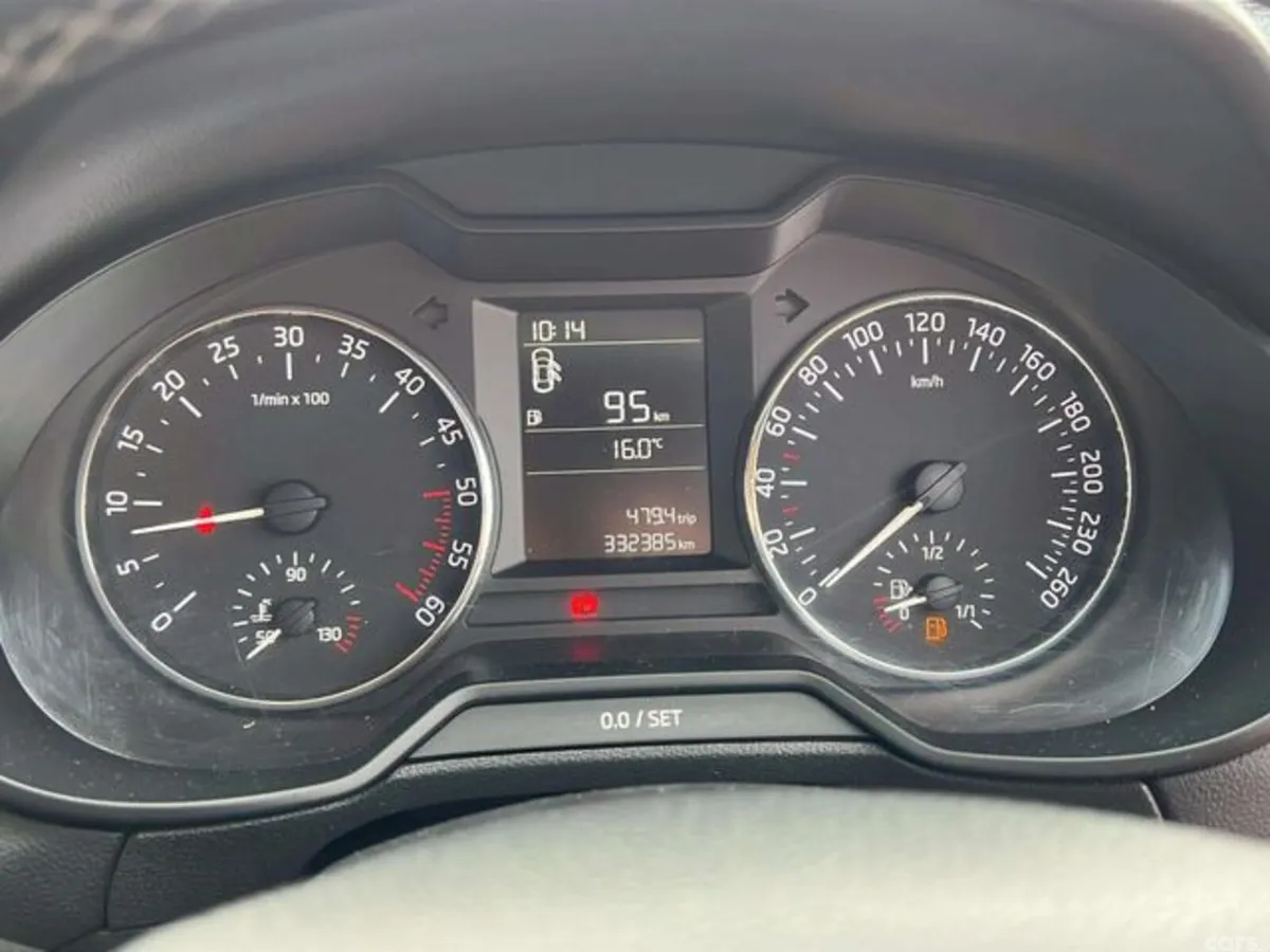 Skoda Octavia Saloon, Diesel, 2016, Red