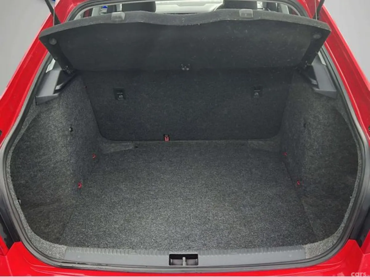 Skoda Octavia Saloon, Diesel, 2016, Red