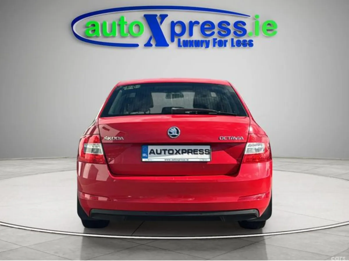 Skoda Octavia Saloon, Diesel, 2016, Red
