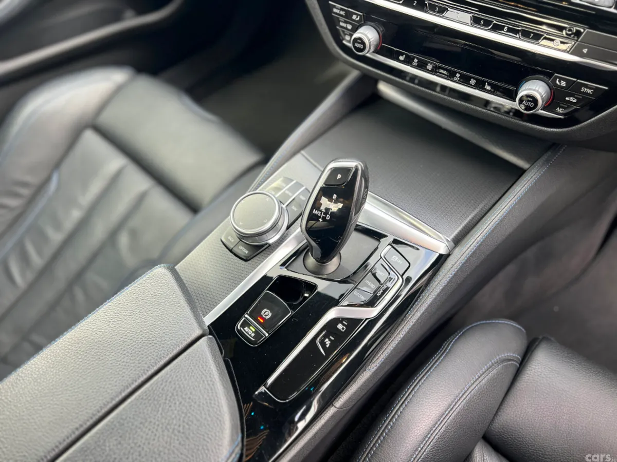 BMW 5-Series Saloon, Petrol Plug-in Hybrid, 2021, Blue