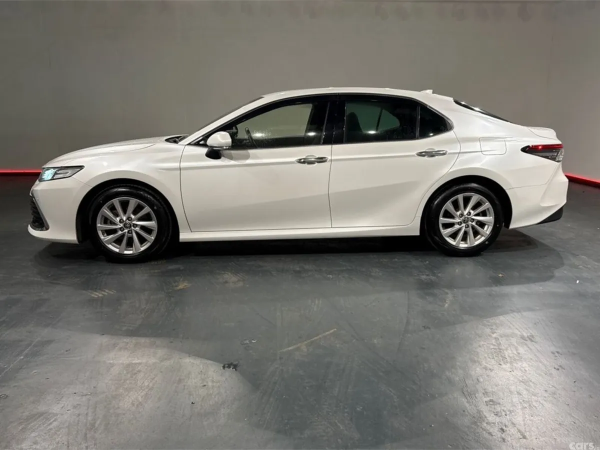Toyota Camry Saloon, Petrol Hybrid, 2022, White