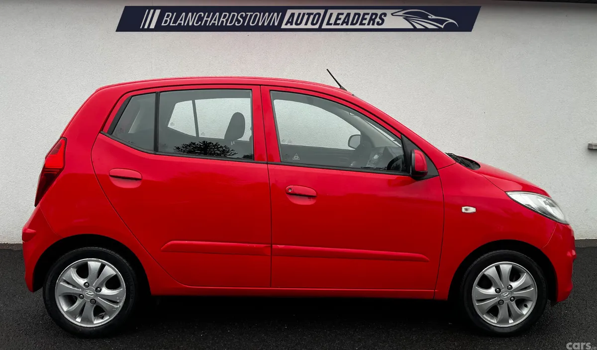 Hyundai i10 Hatchback, Petrol, 2013, Red