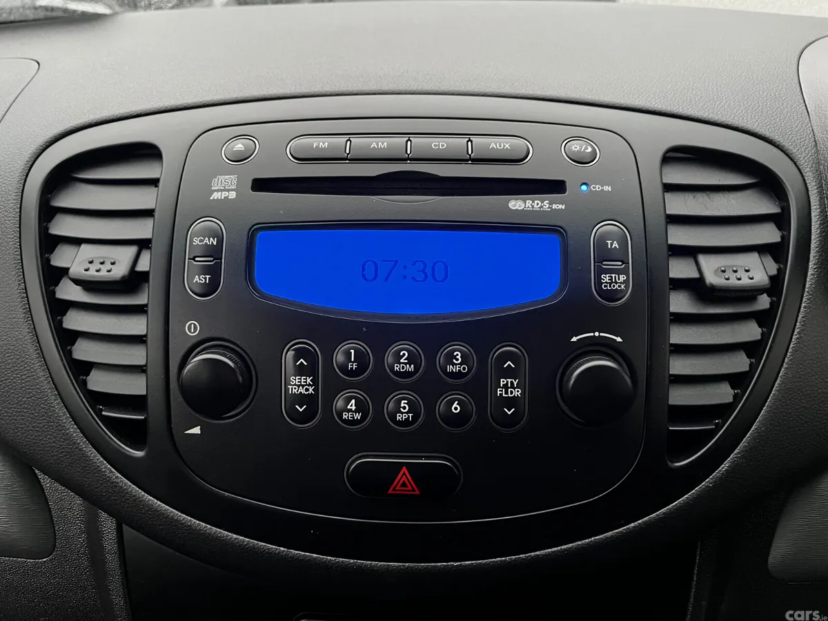 Hyundai i10 Hatchback, Petrol, 2013, Red