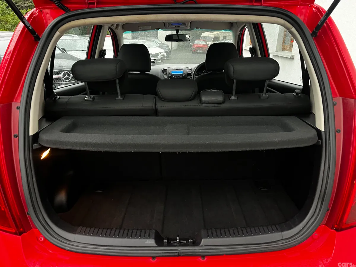 Hyundai i10 Hatchback, Petrol, 2013, Red