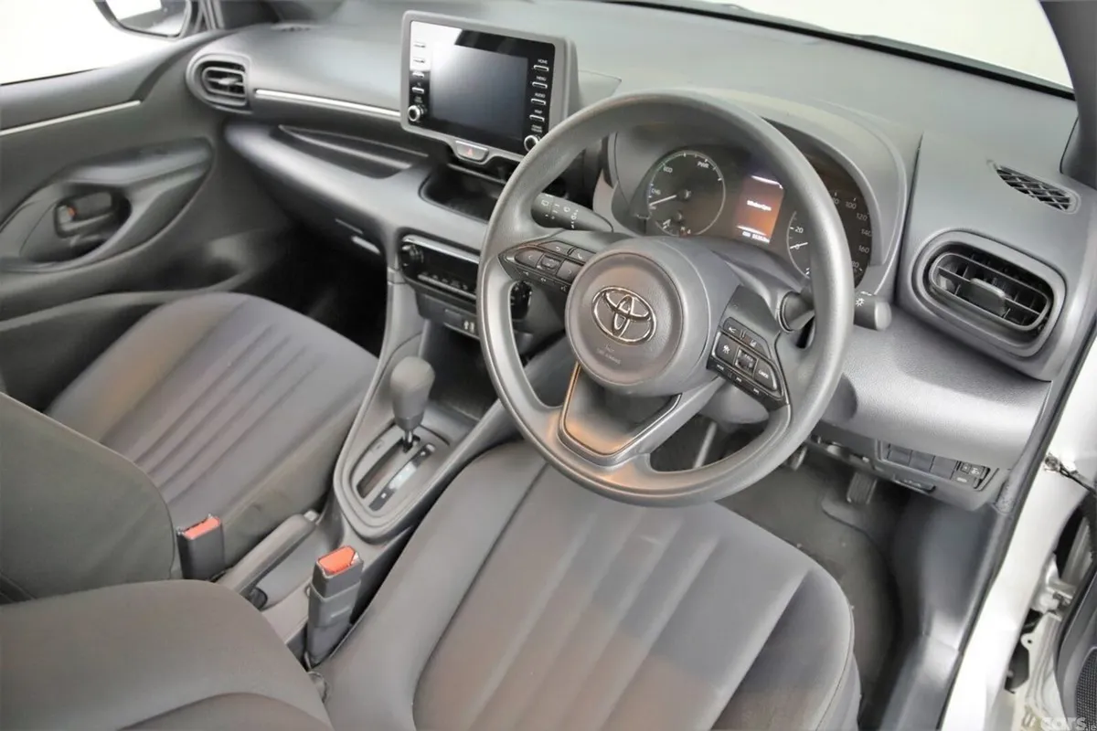 Toyota Yaris Hatchback, Petrol Hybrid, 2021, Brown