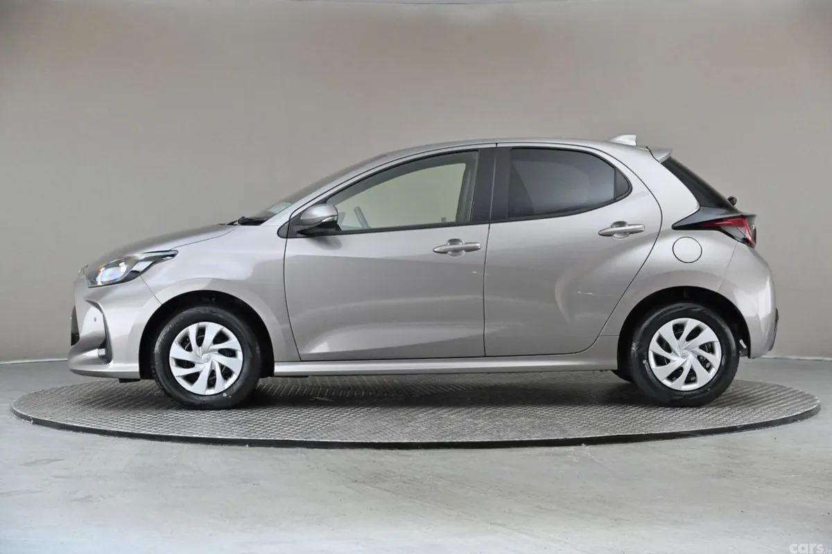 Toyota Yaris Hatchback, Petrol Hybrid, 2021, Brown