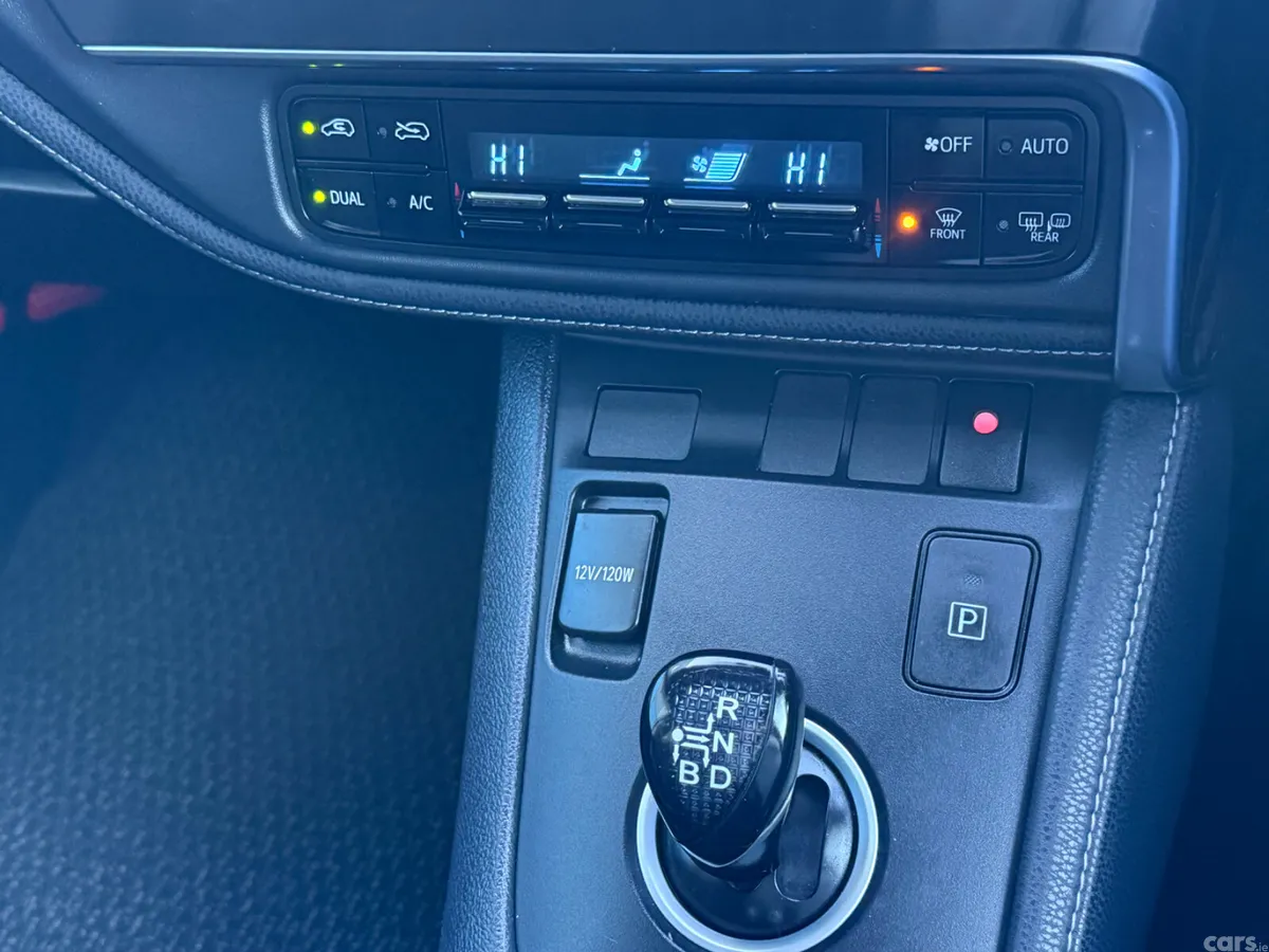 Toyota Auris Hatchback, Petrol Hybrid, 2018, White