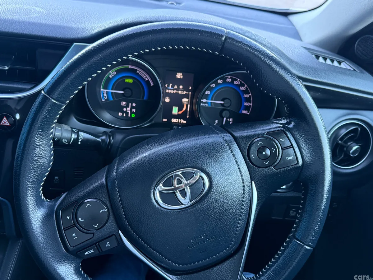 Toyota Auris Hatchback, Petrol Hybrid, 2018, White