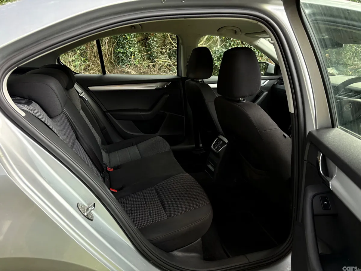 Skoda Octavia Hatchback, Diesel, 2013, Silver