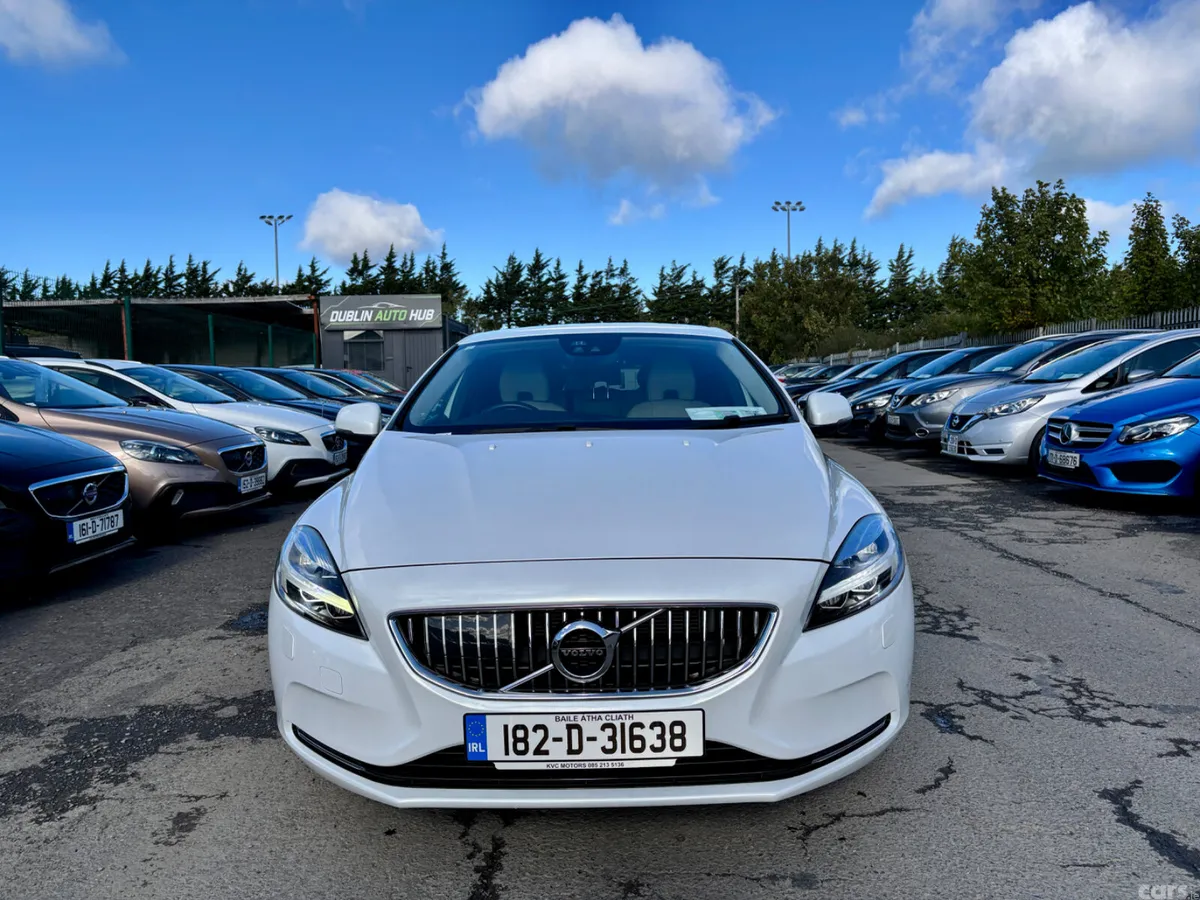 Volvo V40 Hatchback, Diesel, 2018, White