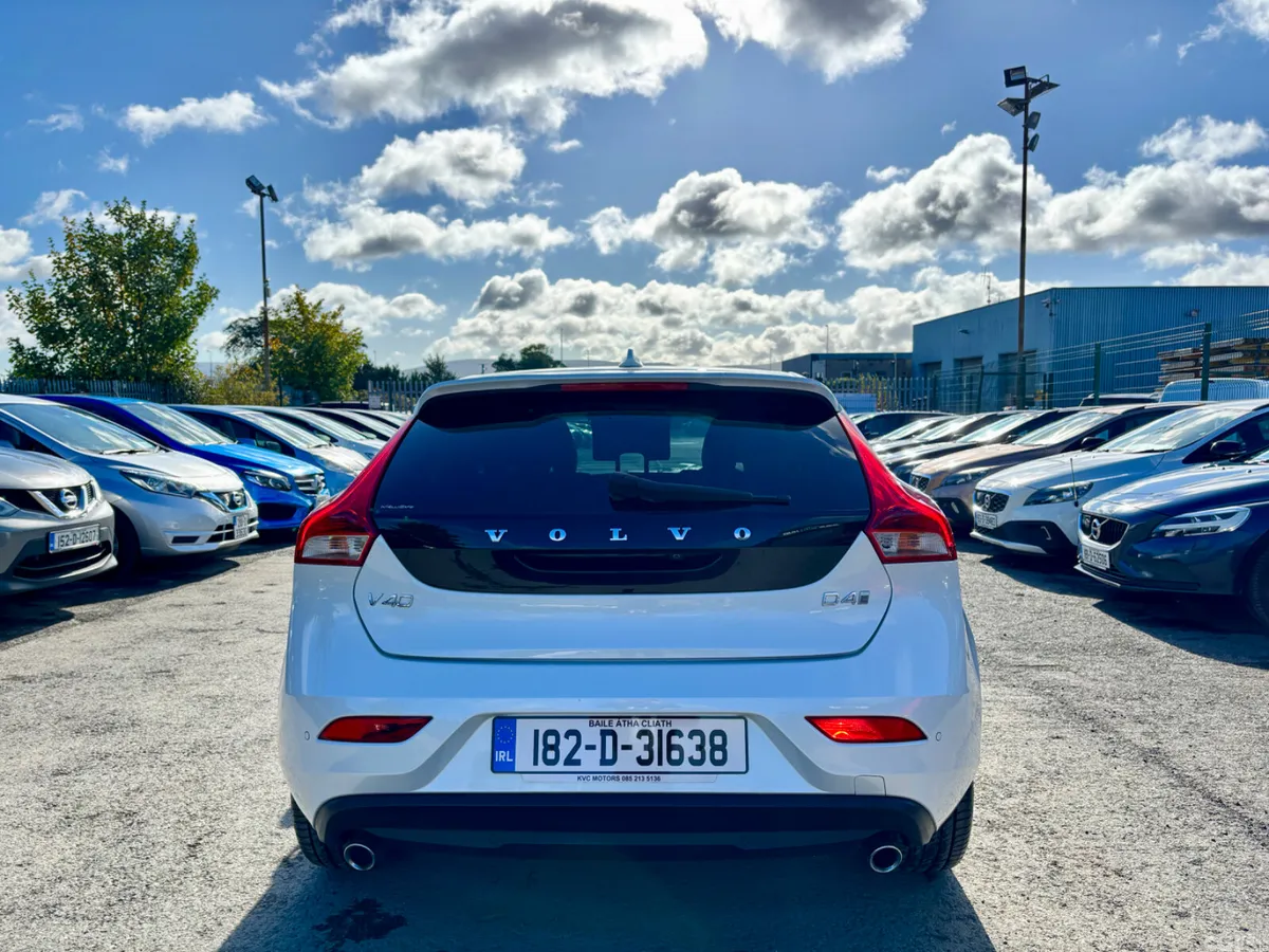 Volvo V40 Hatchback, Diesel, 2018, White