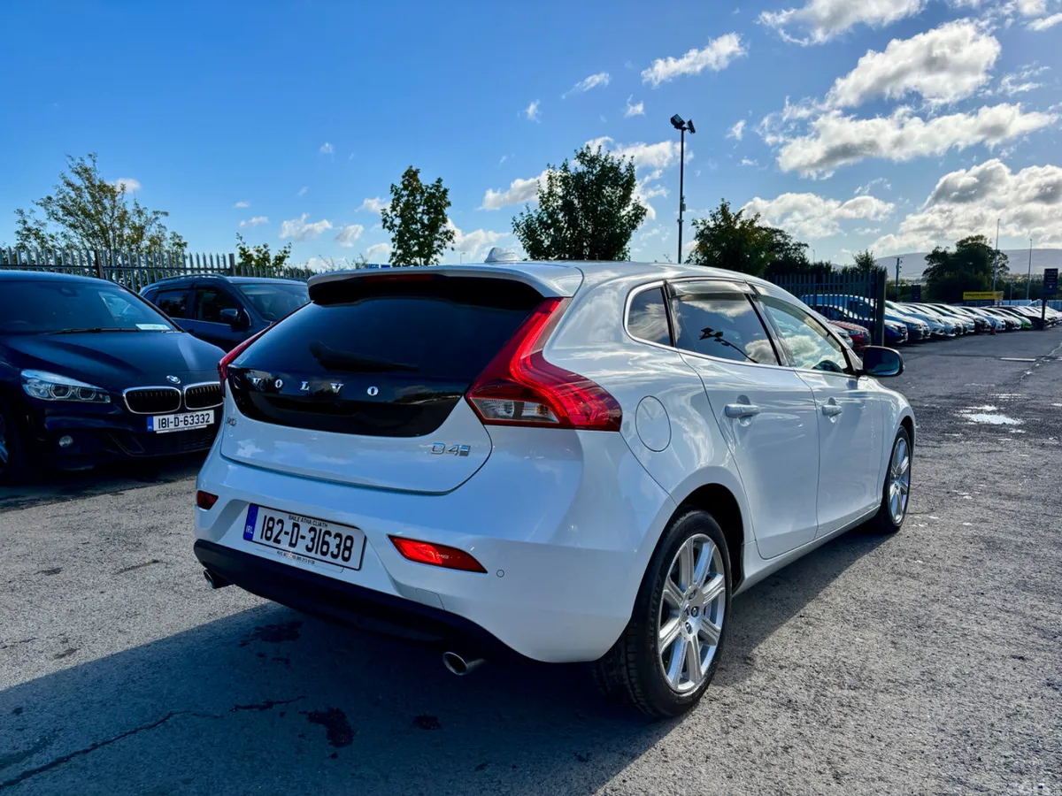 Volvo V40 Hatchback, Diesel, 2018, White