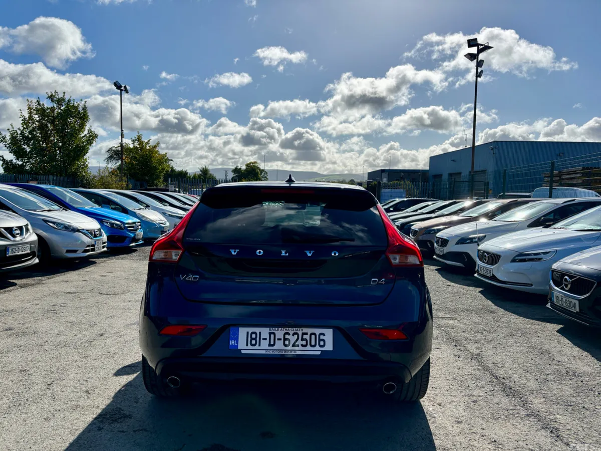 Volvo V40 Hatchback, Diesel, 2018, Blue