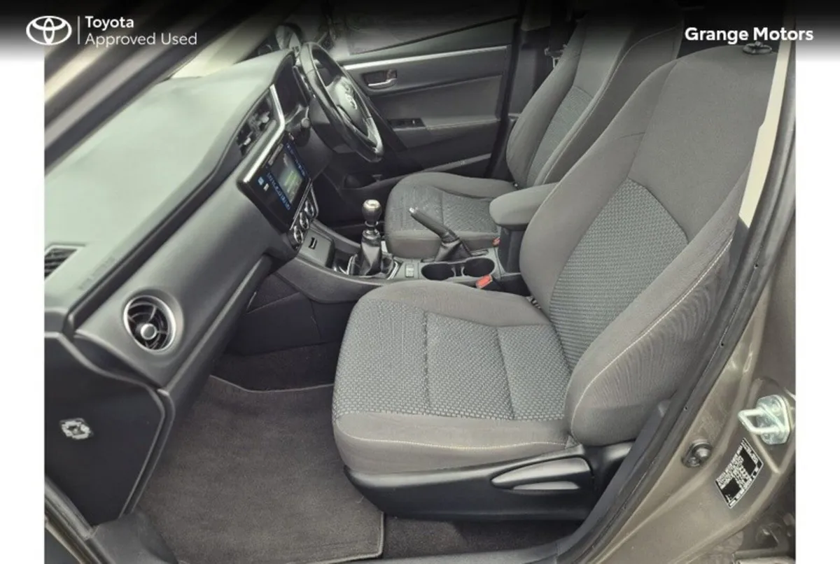 Toyota Corolla Saloon, Diesel, 2017, Grey