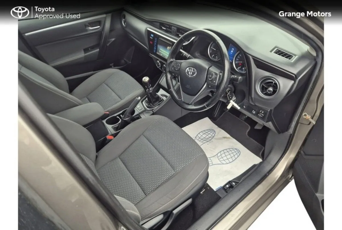 Toyota Corolla Saloon, Diesel, 2017, Grey