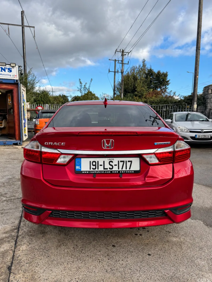 Honda Grace Saloon, Petrol Hybrid, 2019, Red