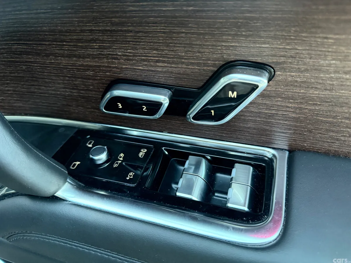 Land Rover Range Rover SUV, Petrol Plug-in Hybrid, 2025, Black