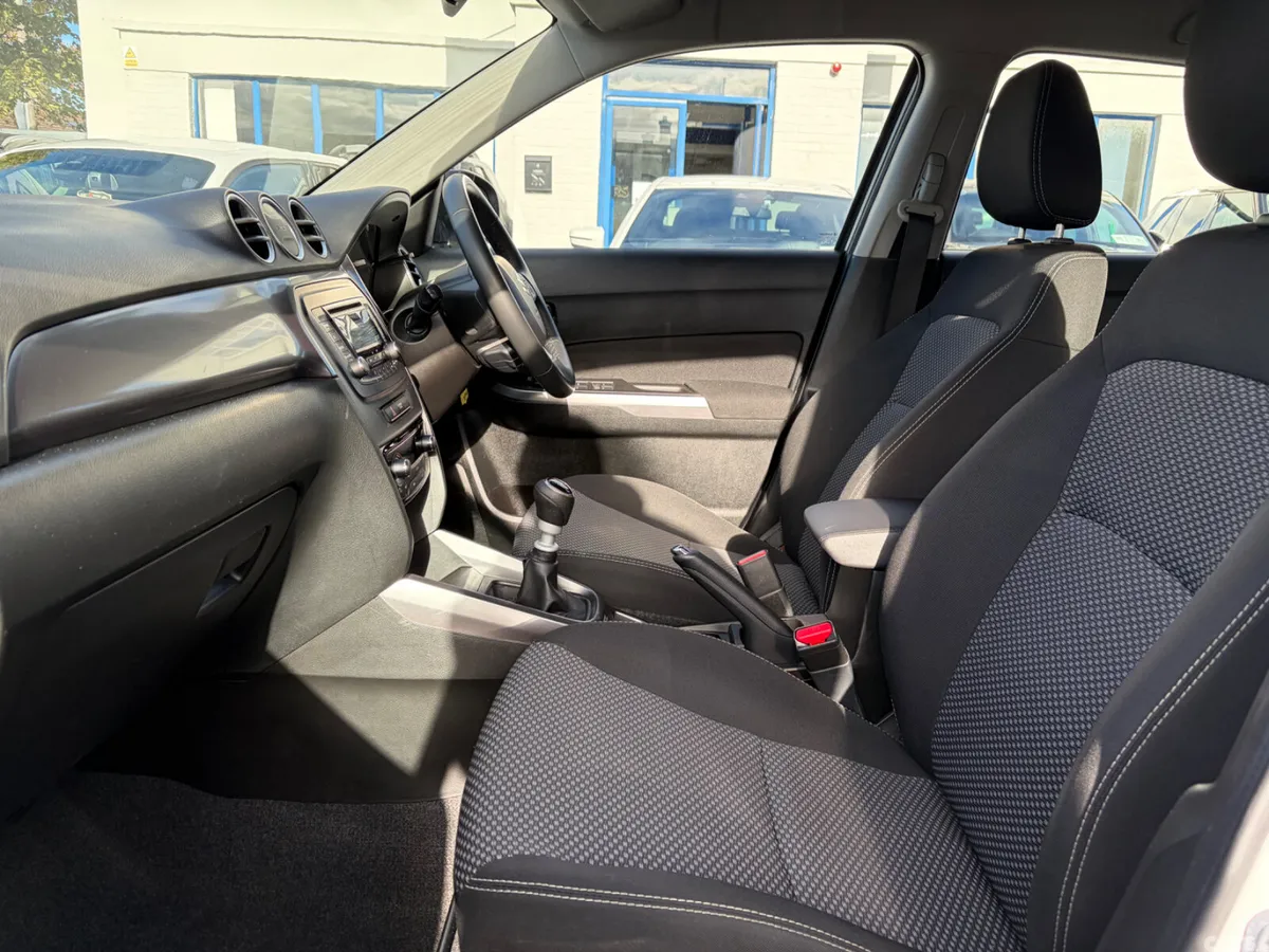 Suzuki Vitara SUV, Petrol Hybrid, 2021, White