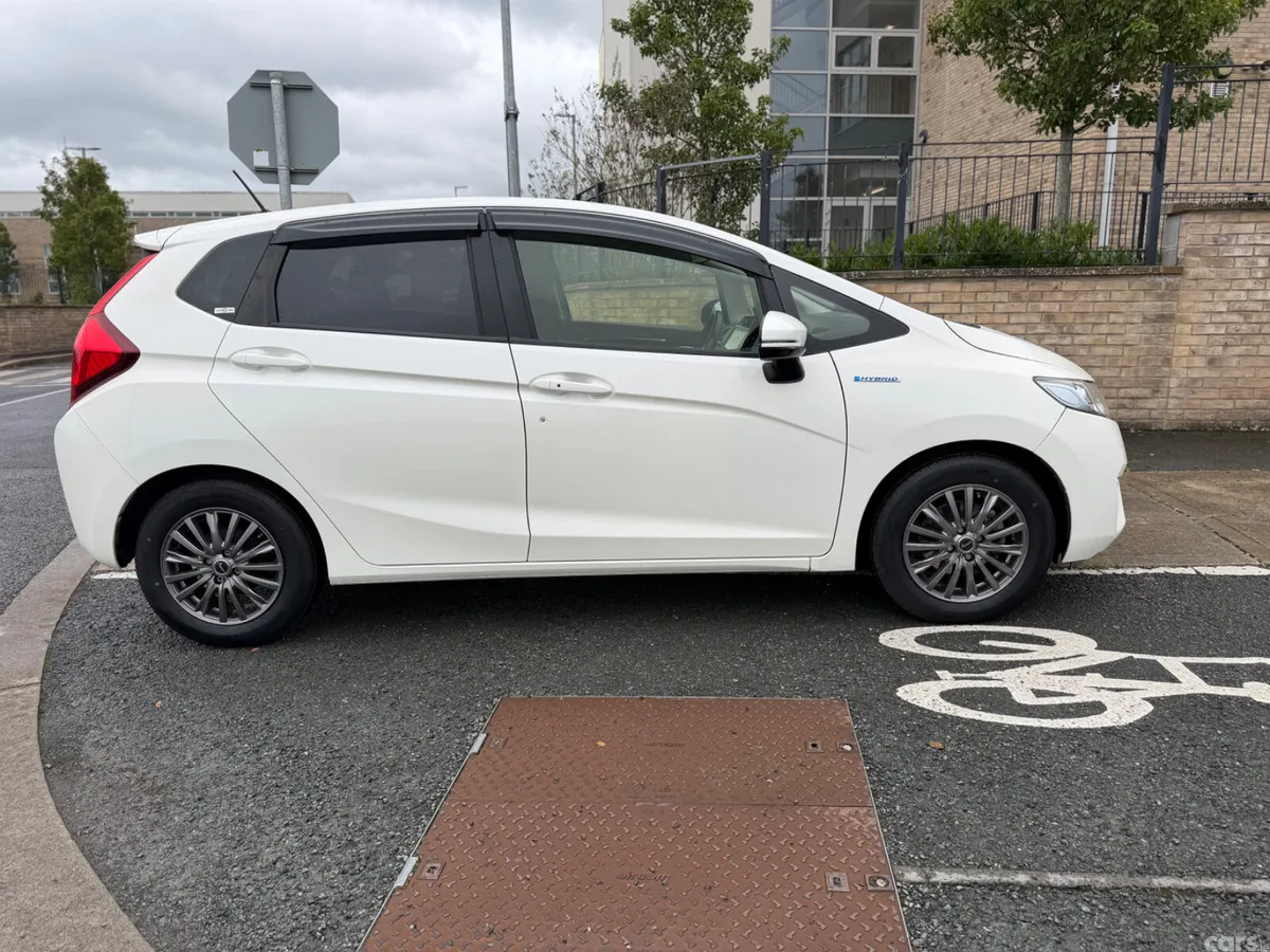 Honda Fit Hatchback, Petrol Hybrid, 2016, White