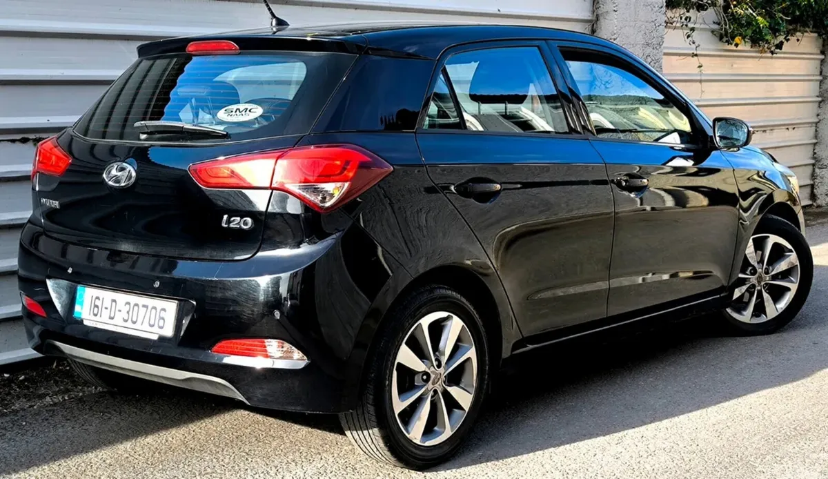Hyundai i20 Hatchback, Petrol, 2016, Black