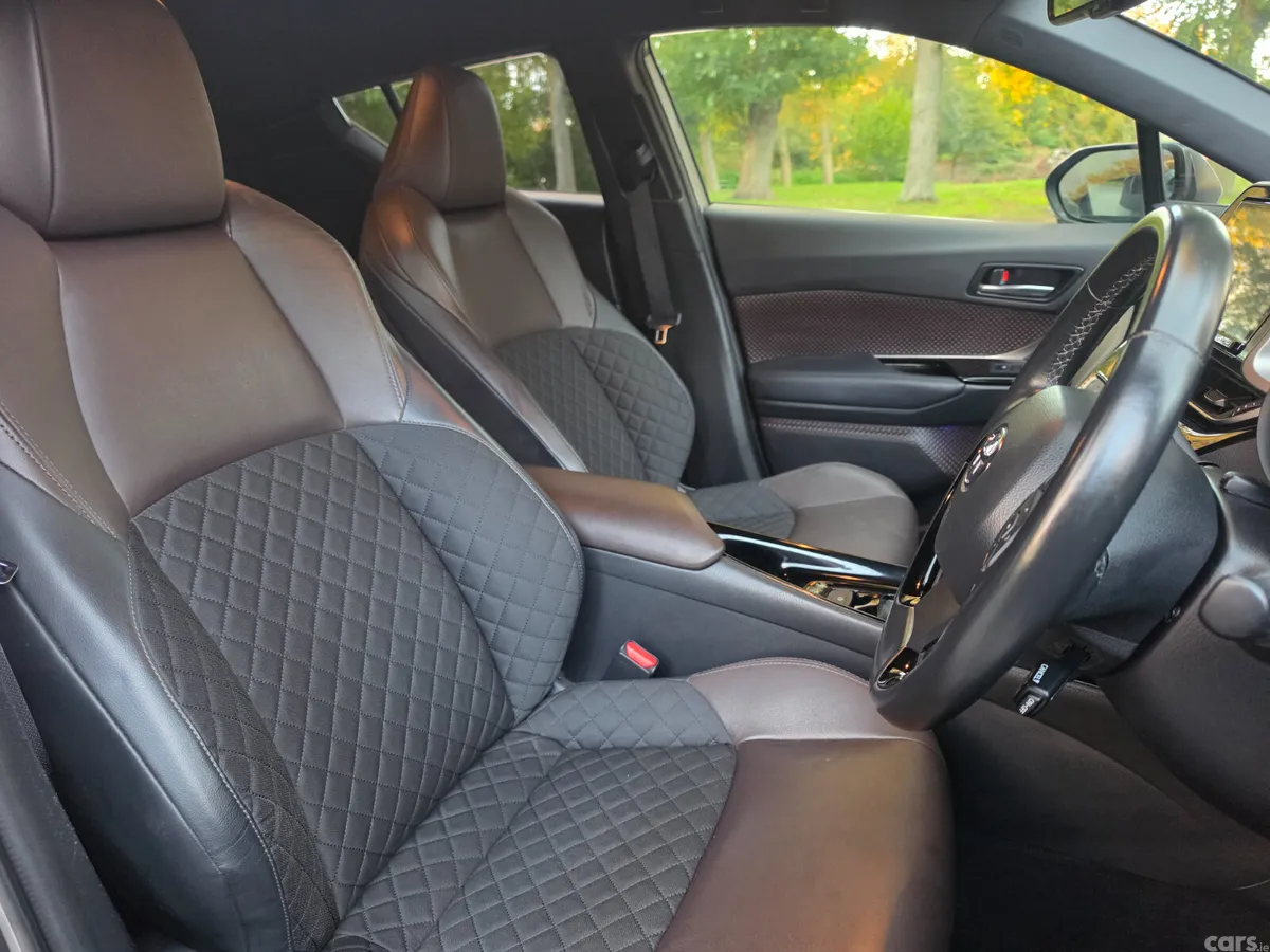 Toyota C-HR SUV, Petrol Hybrid, 2019, Grey