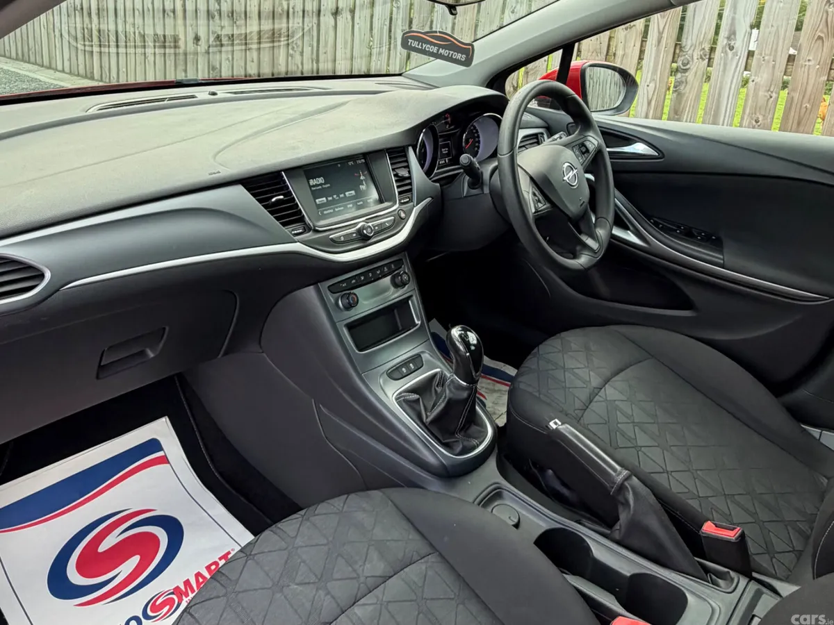 Opel Astra Hatchback, Diesel, 2019, Red
