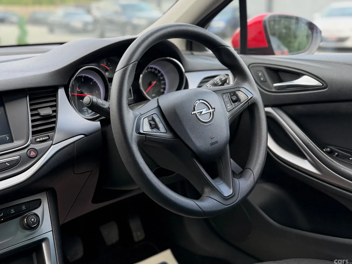 Opel Astra Hatchback, Diesel, 2019, Red