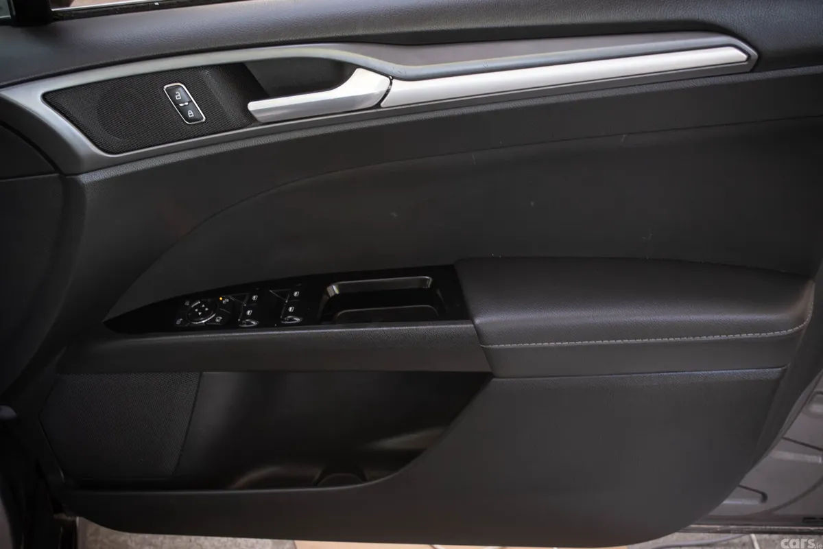 Ford Mondeo Hatchback, Diesel, 2016, Brown