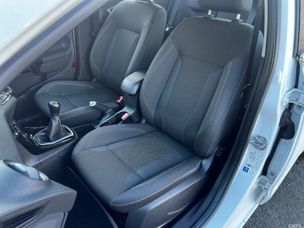 Ford Fiesta Hatchback, Petrol, 2016, White