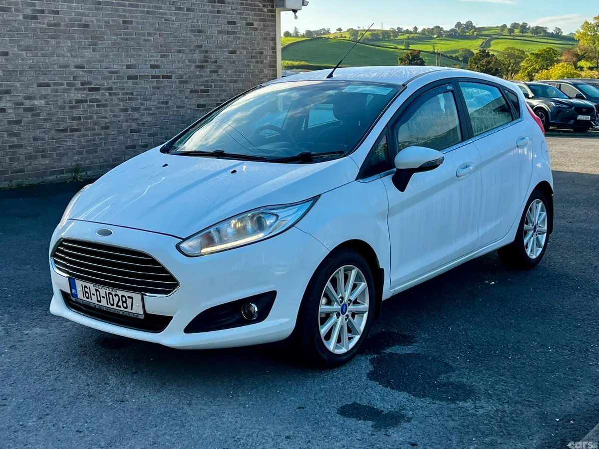 Ford Fiesta Hatchback, Petrol, 2016, White