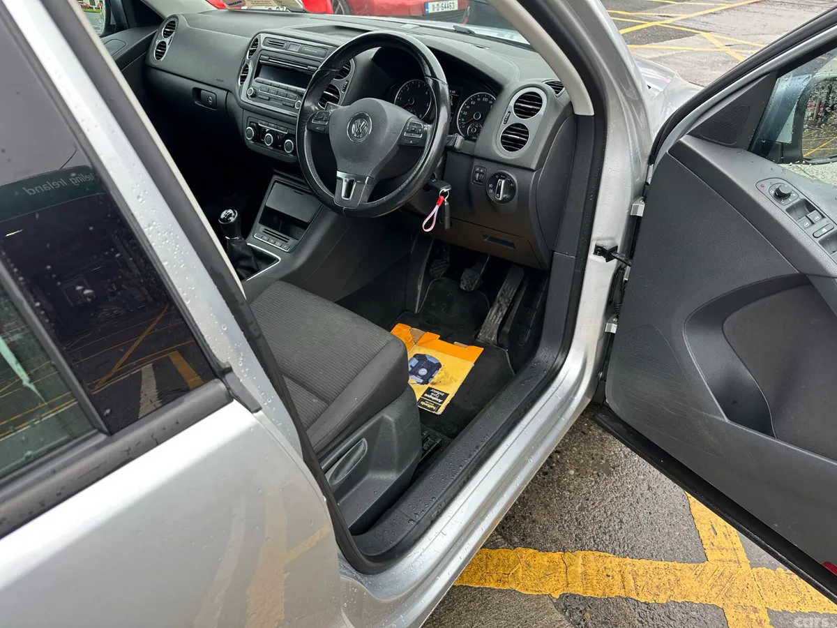Volkswagen Tiguan SUV, Diesel, 2012, Silver