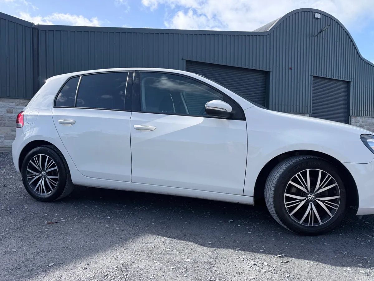 Volkswagen Golf Hatchback, Petrol, 2011, White