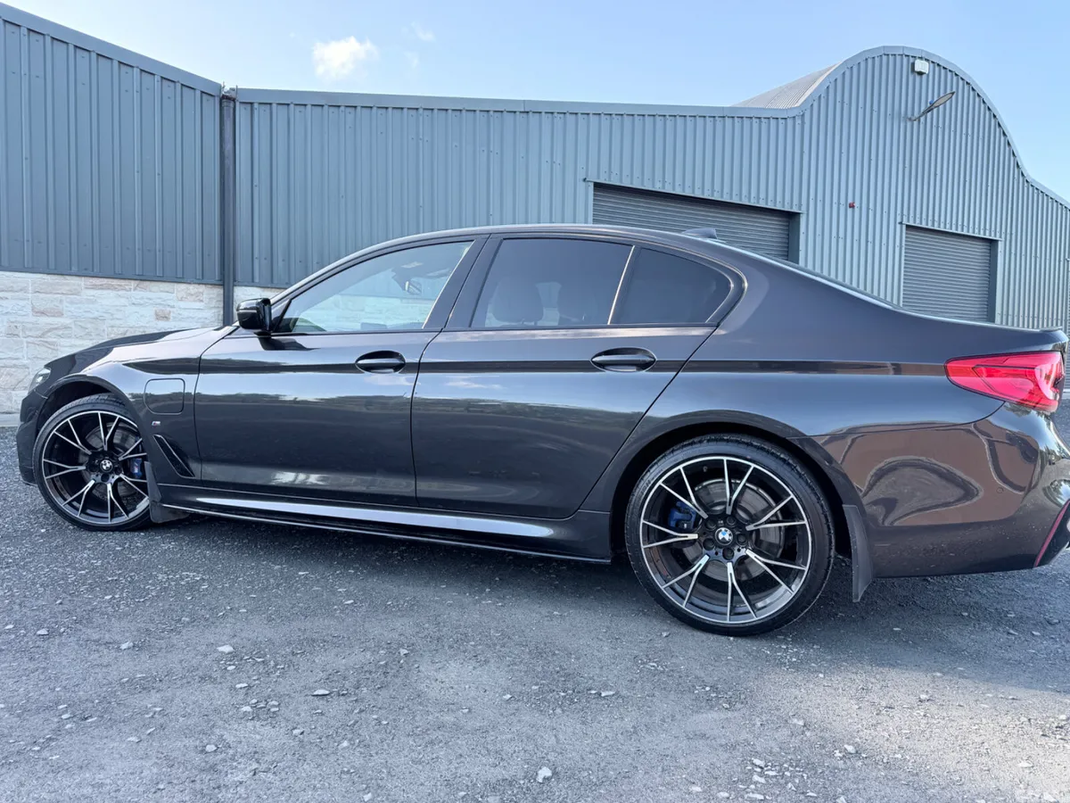 BMW 5-Series Saloon, Petrol Plug-in Hybrid, 2020, Grey