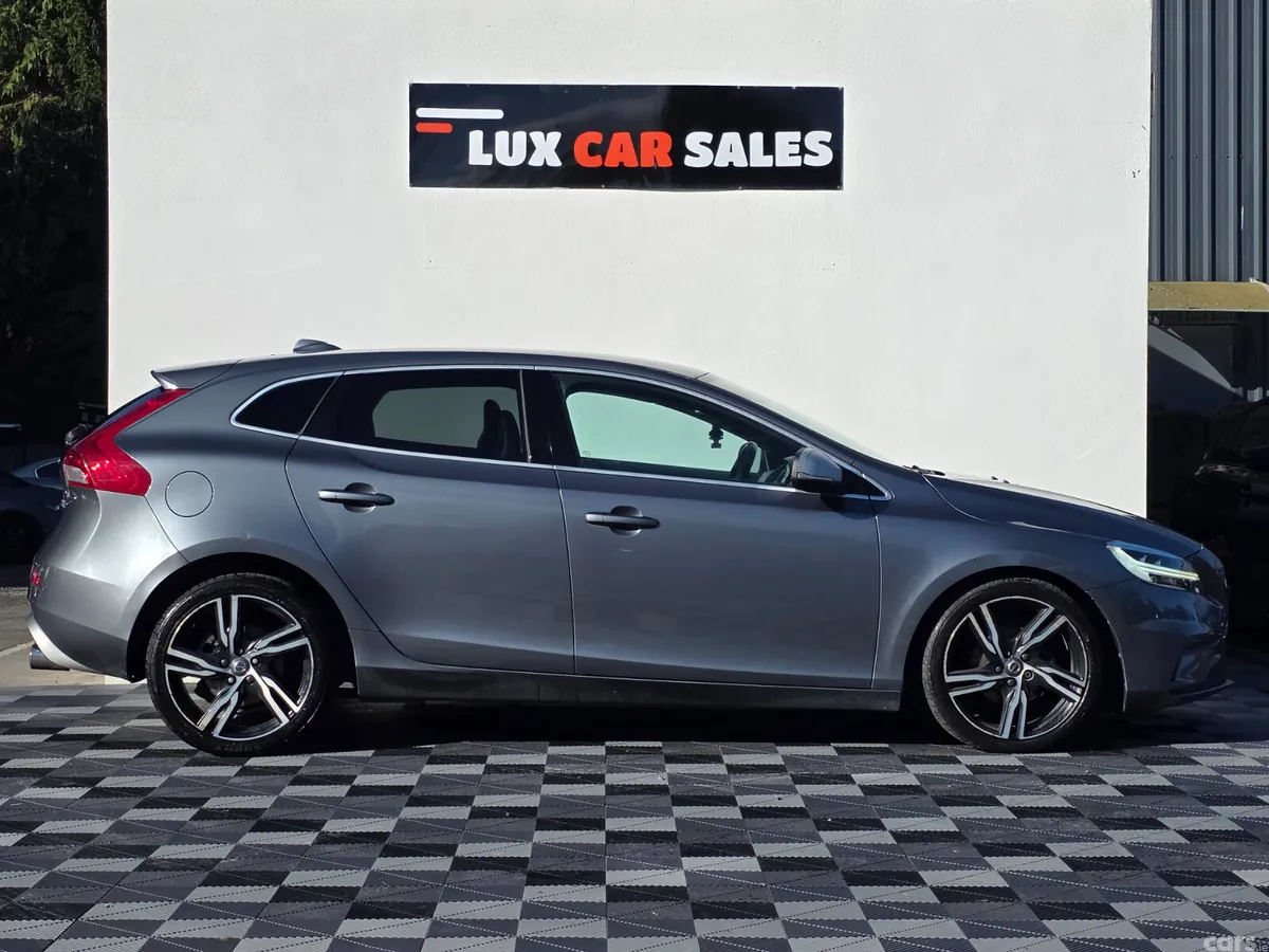 Volvo V40 Hatchback, Diesel, 2017, Grey