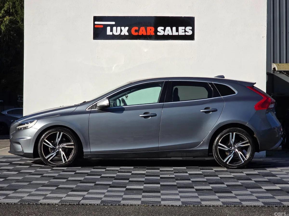 Volvo V40 Hatchback, Diesel, 2017, Grey