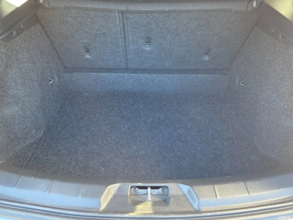 Volvo V40 Hatchback, Diesel, 2017, Grey