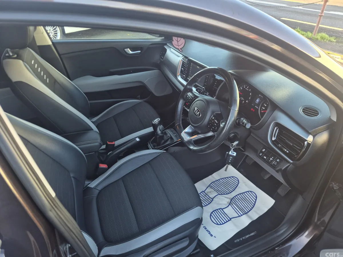 Kia Stonic Hatchback, Petrol, 2018, Brown